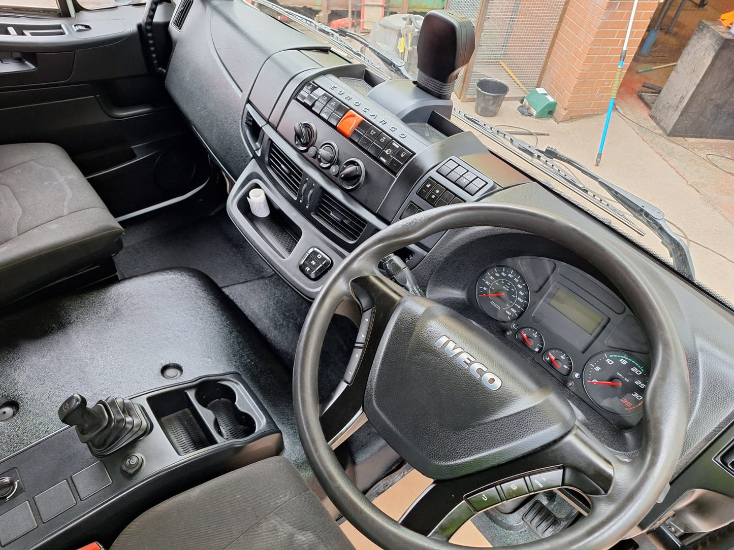 IVECO SKIP LOADER (2020)