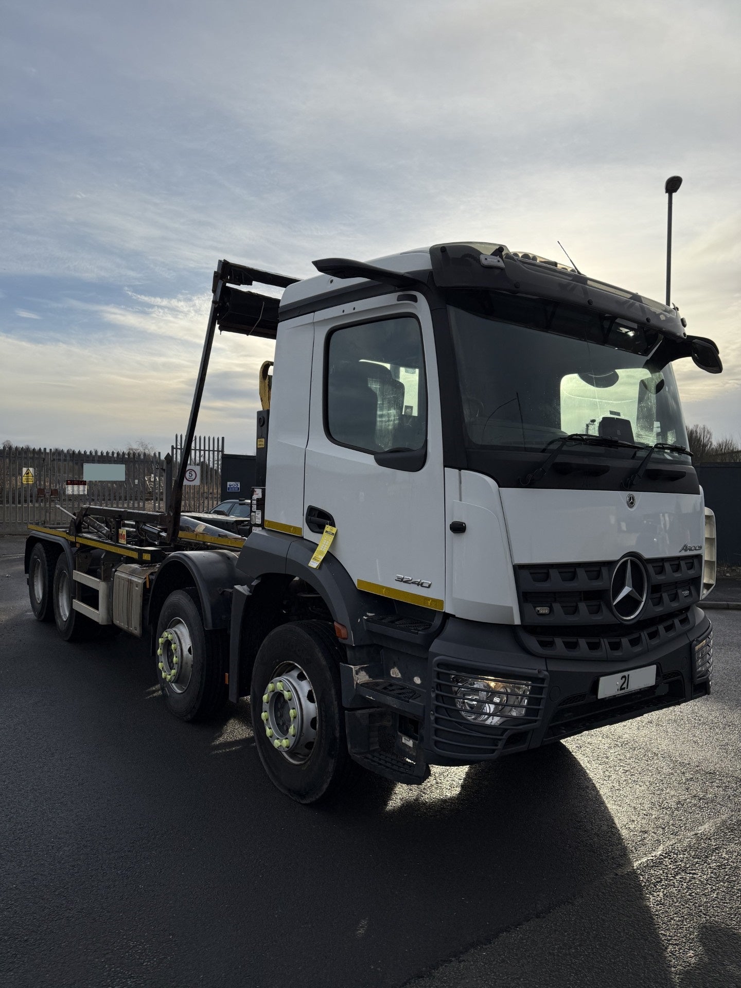 MERCEDES HOOKLOADER ( 2021 )