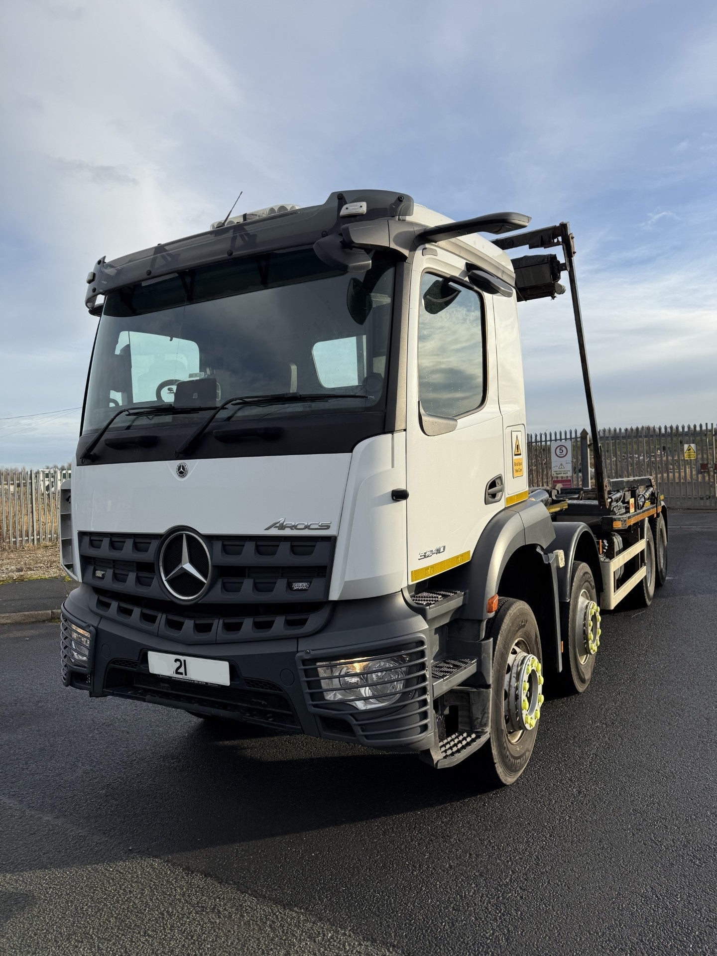 MERCEDES HOOKLOADER ( 2021 )