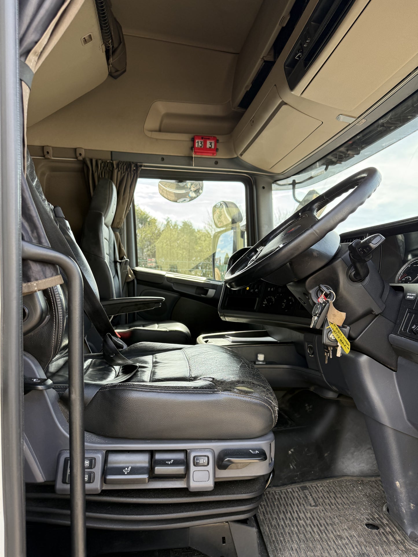SCANIA R520 V8 TRACTOR UNIT ( 2017 )
